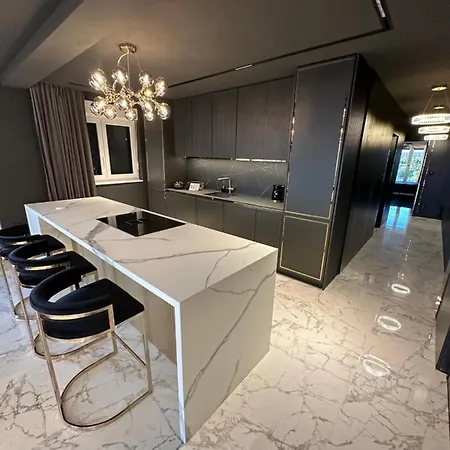 Luxury Penthouse With Big Roof Whirlpool !!! Lägenhet