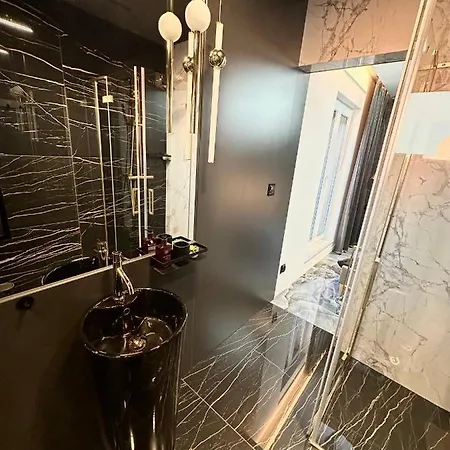Apartment Luxury Penthouse With Big Roof Whirlpool !!! *
