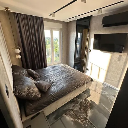 Apartment Luxury Penthouse With Big Roof Whirlpool !!!