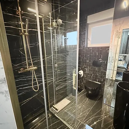 Luxury Penthouse With Big Roof Whirlpool !!! *