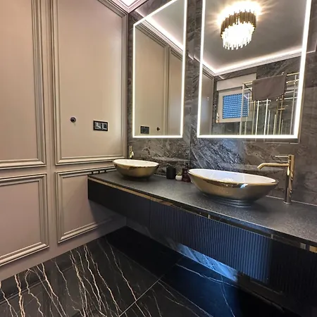 Luxury Penthouse With Big Roof Whirlpool !!!