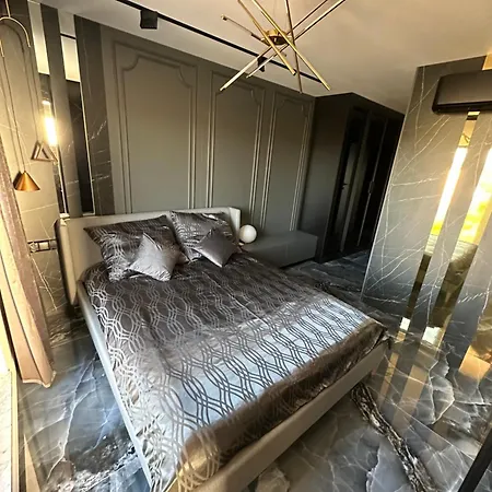 Luxury Penthouse With Big Roof Whirlpool !!! Lägenhet *