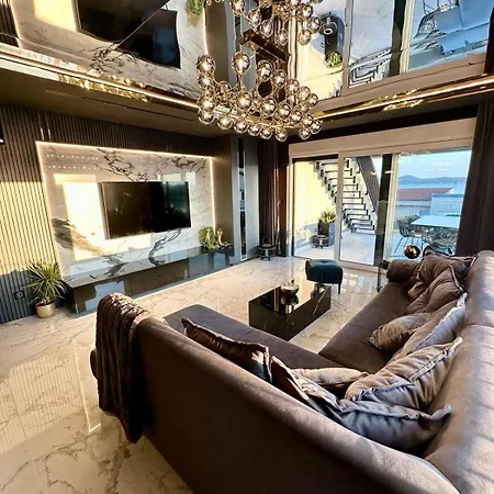 Luxury Penthouse With Big Roof Whirlpool !!! *