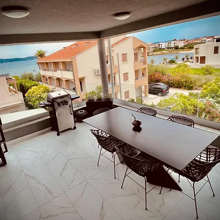 Luxury Penthouse With Big Roof Whirlpool !!!