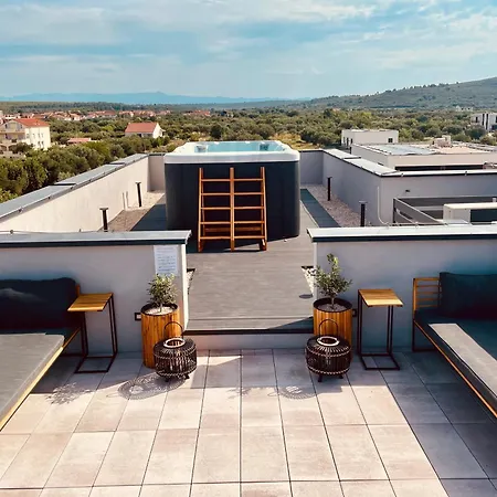 Luxury Penthouse With Big Roof Whirlpool !!! Apartment