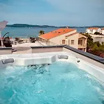 Apartment Luxury Penthouse With Big Roof Whirlpool !!! Sukosan