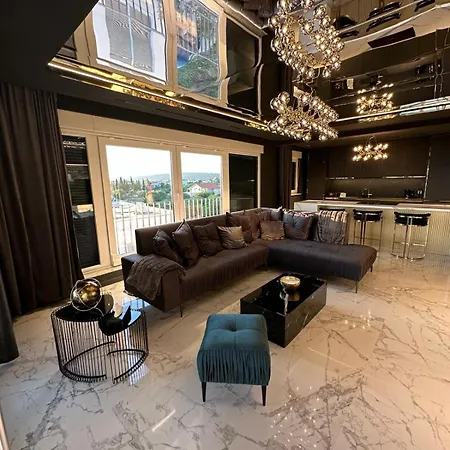 Apartment Luxury Penthouse With Big Roof Whirlpool !!!